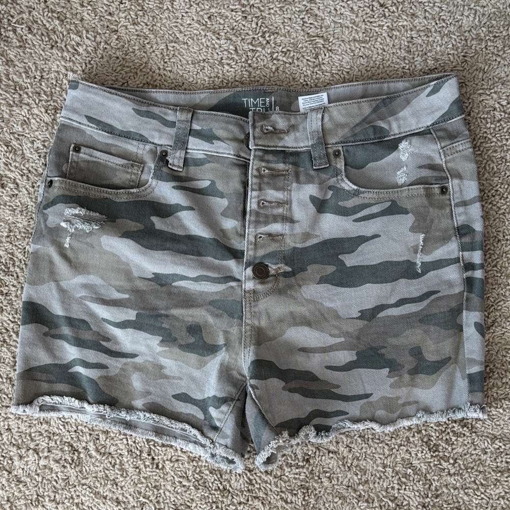 Time and Tru Women's Camouflage Cargo Shorts